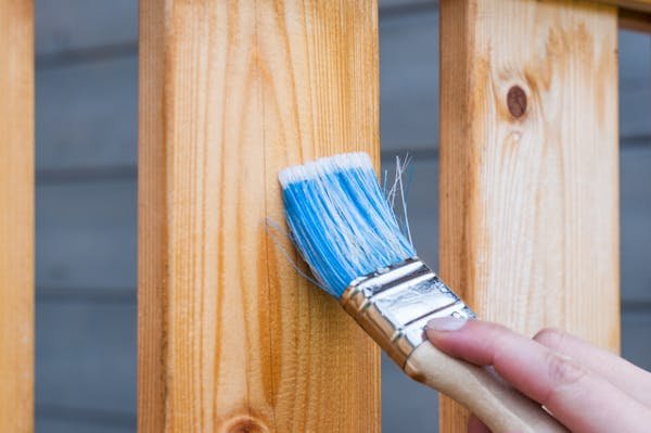 Les décapants pour bois : guide pour un choix réussi