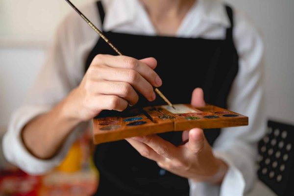 Peinture acrylique de dessin : sur quels supports l'appliquer ?