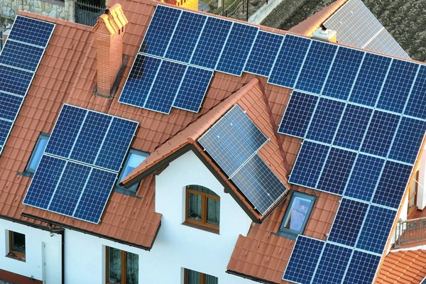 Quel est le principe de fonctionnement des panneaux photovoltaïques en autoconsommation ?